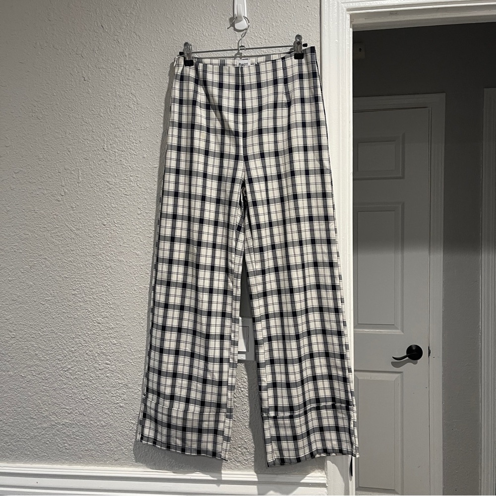 Princess Polly plaid cropped pant in Black and white  6 - Picture 5 of 8